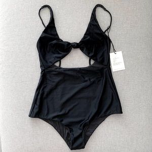 $215v BNWT Jet Indies (M)